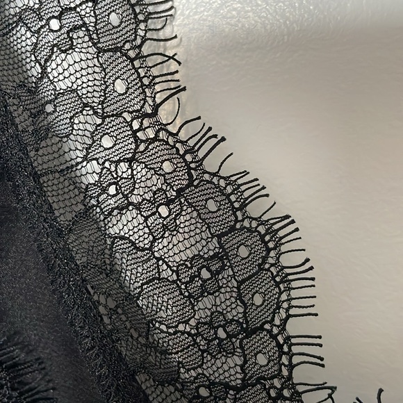 Lace trim tank - Picture 2 of 3